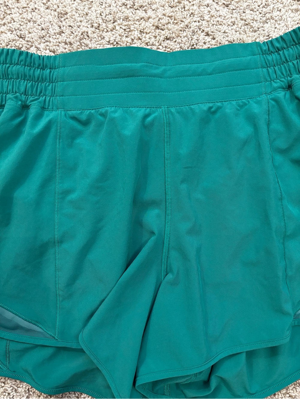 EUC! LULULEMON Hotty Hot low rise lined shorts. Size 8. - Picture 6 of 9